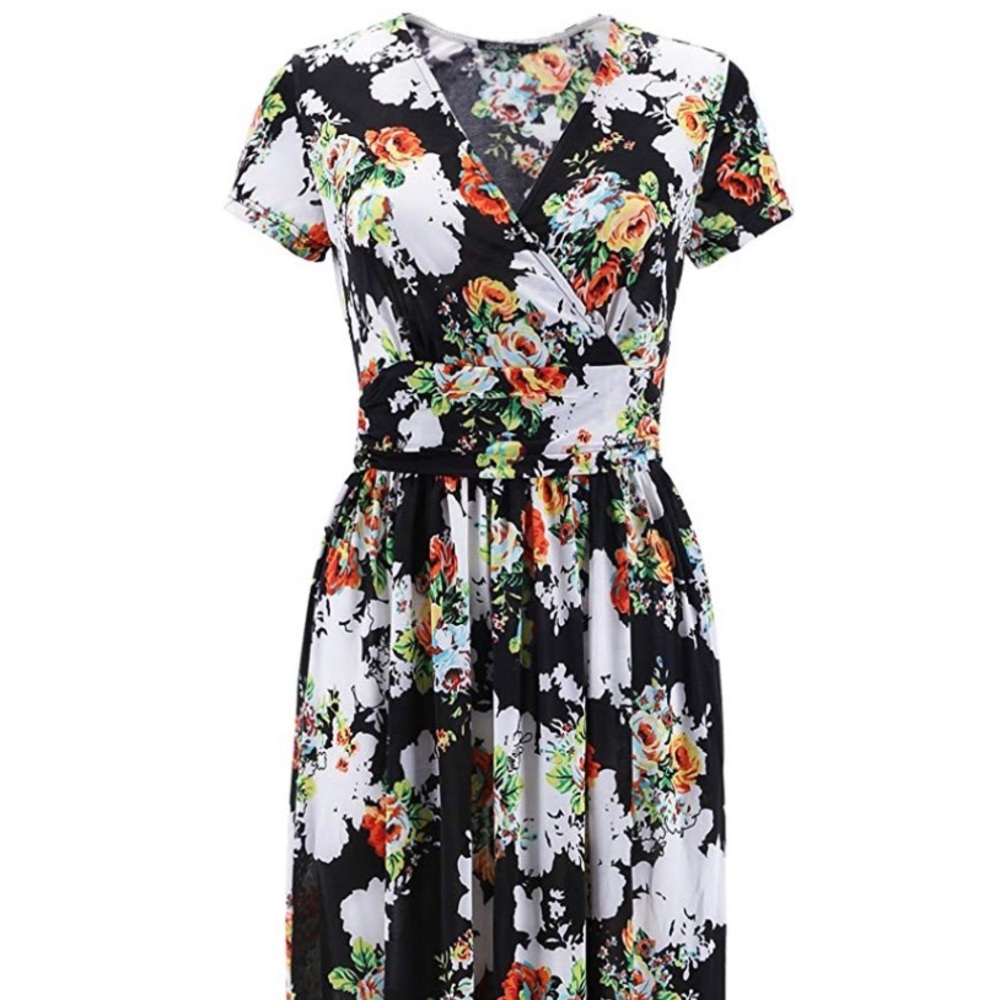 Black floral maxi WITH POCKETS!